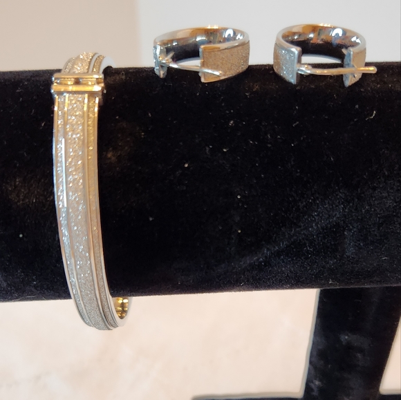 Beautiful Bracelet & Earring Set Silver Sparkles from Kohls - Picture 2 of 3